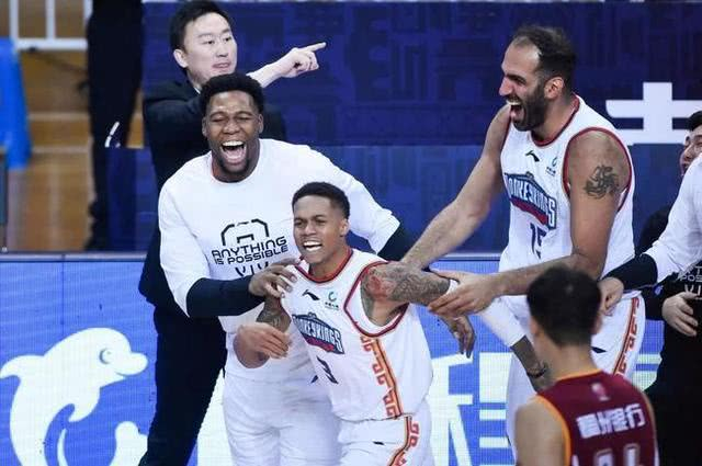 CBA为什么能上双外援?这事儿咱得掰扯清楚 CBA为什么能上双外援?这事儿咱得掰扯清楚